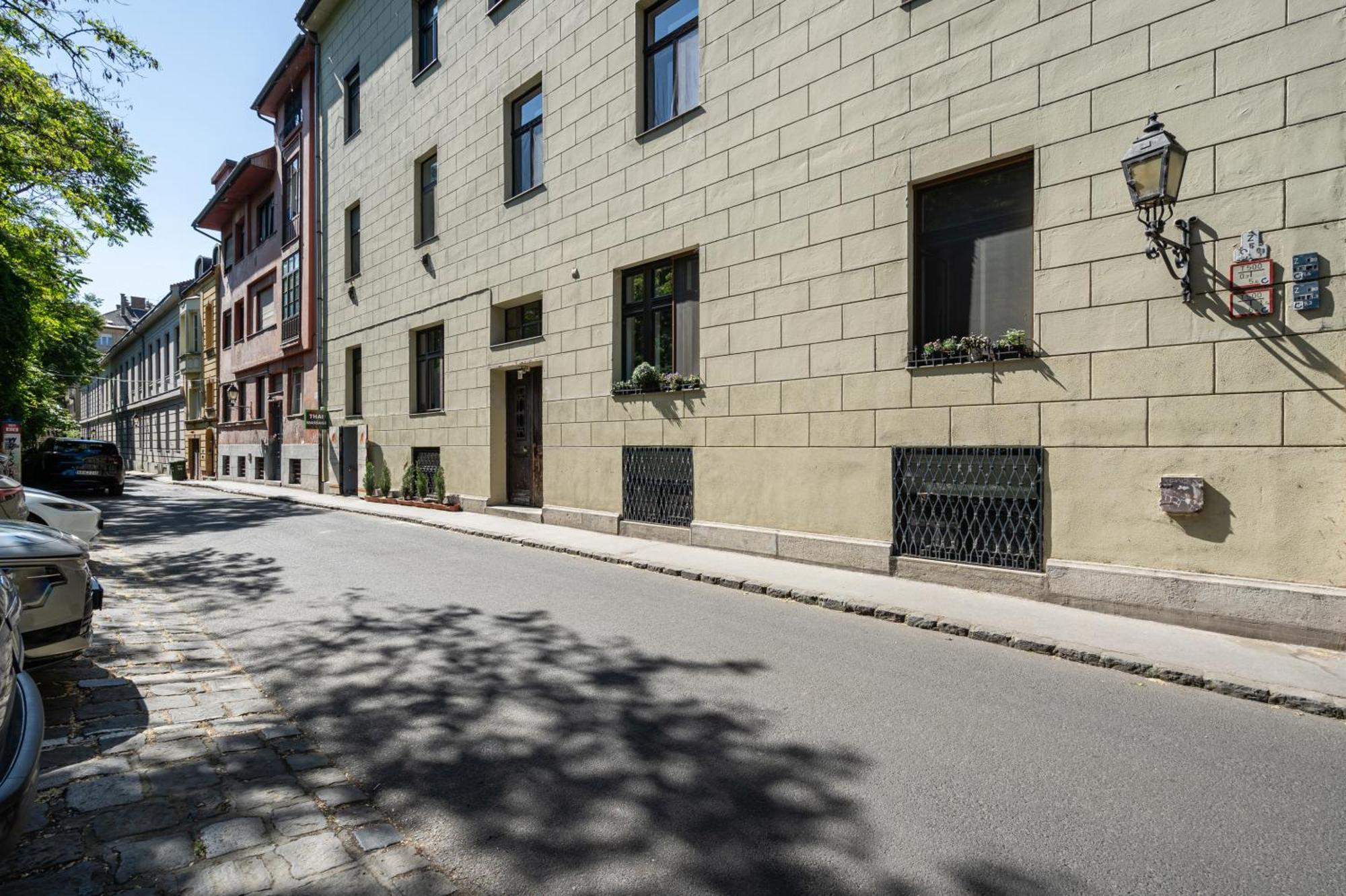 Castle Chainbridge Apartment Budapest Bagian luar foto